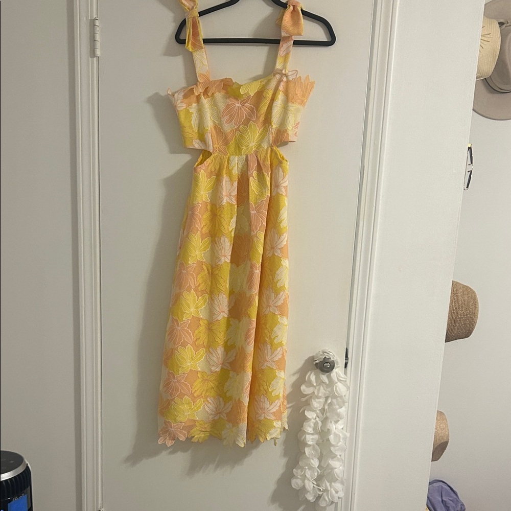 AdelynRae Midi Yellow and Orange Lace dress w side cutouts Size Medium. Worn 1x